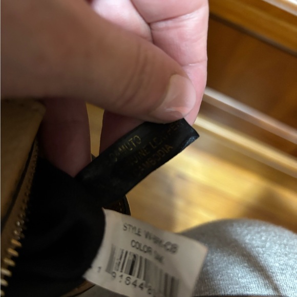 Vince Camuto  Leather Crossbody Bag - Picture 4 of 4